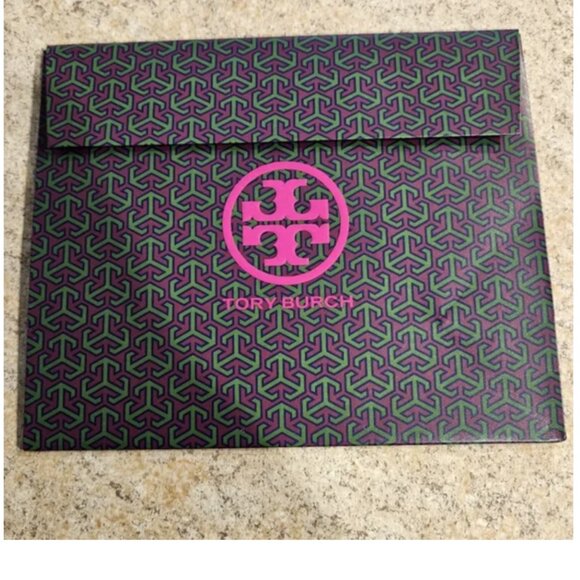 ✨ Tory Burch Logo Clothing Gift Envelope – NEW – Luxury Packaging (16 x 6× 6)  ✨ - Picture 1 of 3
